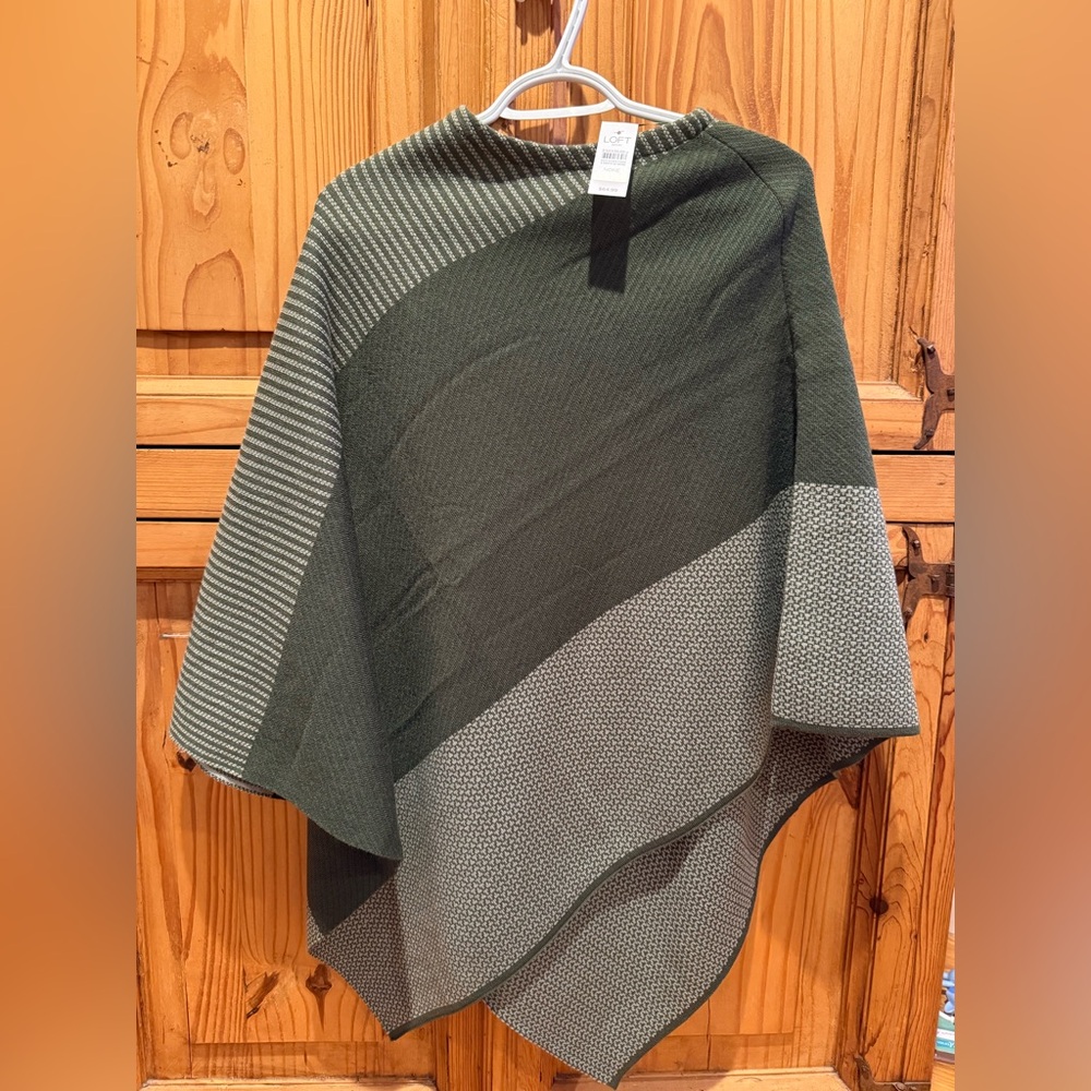 Hunter Green color blocked poncho